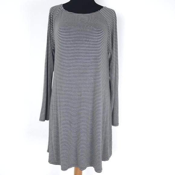 Soft Surroundings Dresses & Skirts - Soft Surroundings Long Sleeve Navy Stripe Dress S